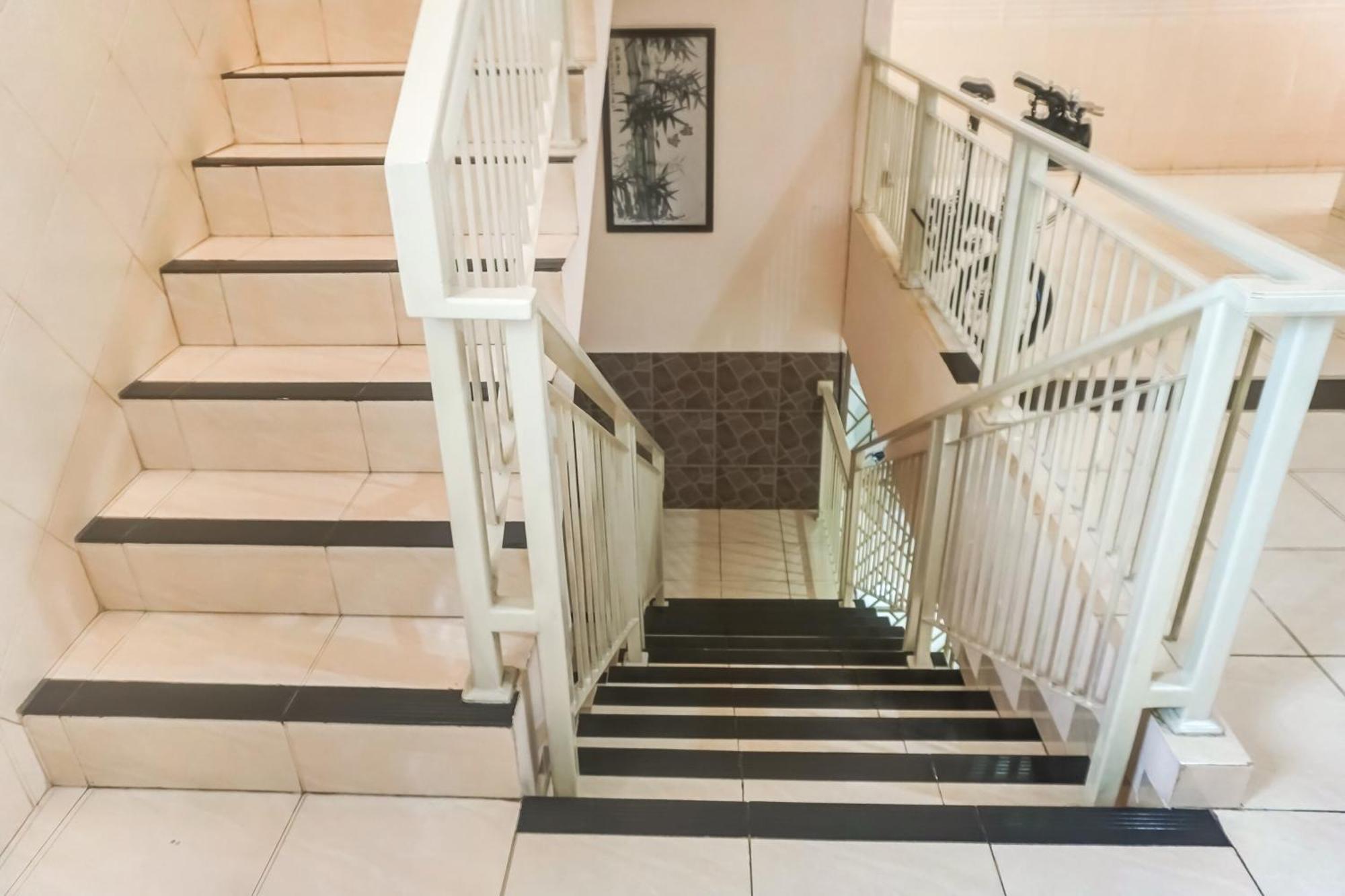 Oyo 91316 Hh Hotel