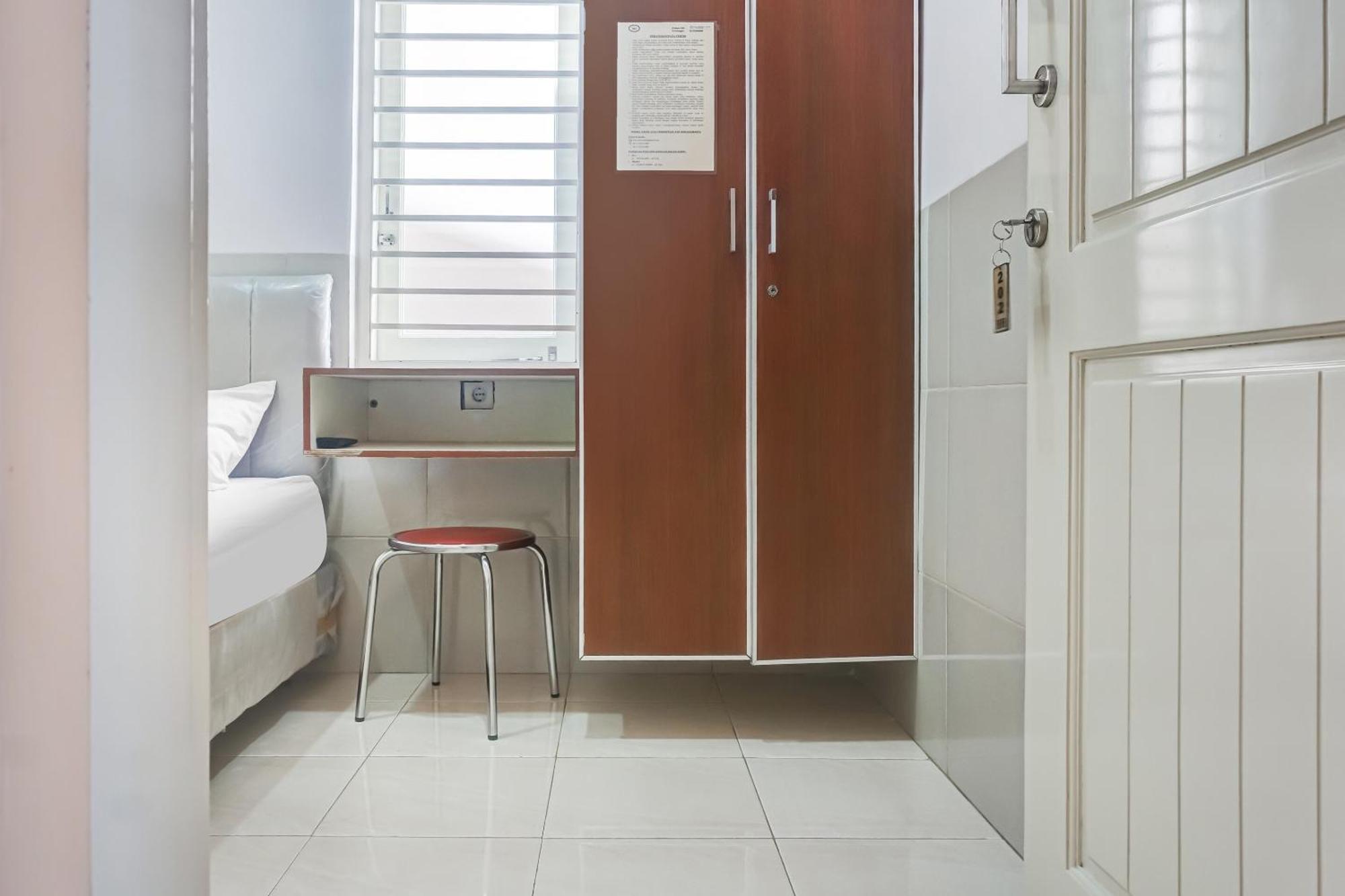 Hotel Oyo 91316 Hh